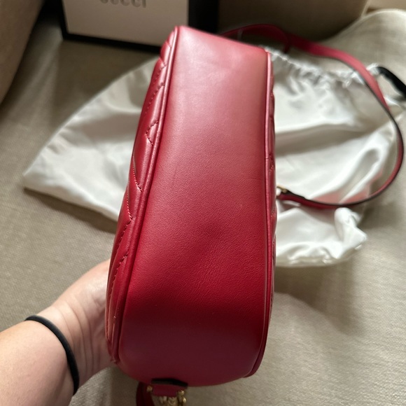 Gucci GG MARMONT MATELASSÉ SMALL SHOULDER BAG - Picture 4 of 12